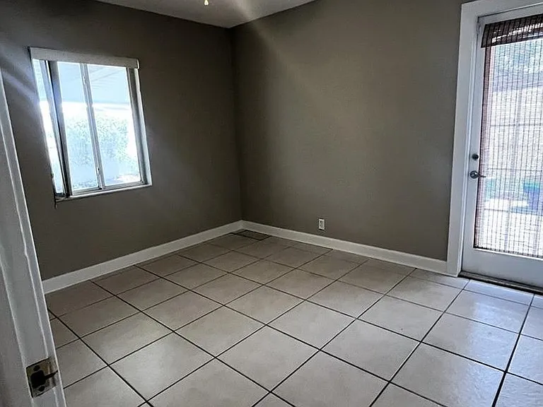 360 72nd Ave — Photo 14