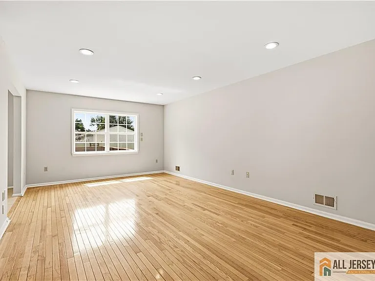 55 Parsler Pl — Photo 3