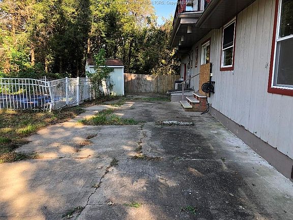 4th image of 6822 Rebecca Cir