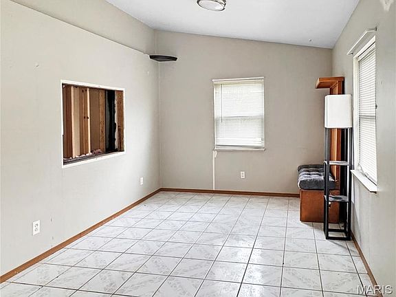 3rd image of 604 Woodward Ave