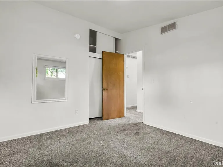 23031 Eastwood St — Photo 18
