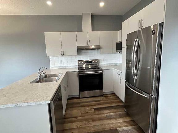5th image of 10630 114c St