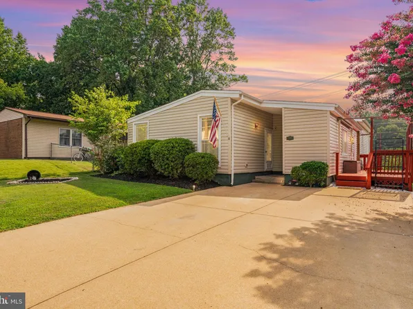 12702 Torrington St, Woodbridge, VA 22192