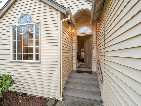 4th image of 4303 NE 52nd St