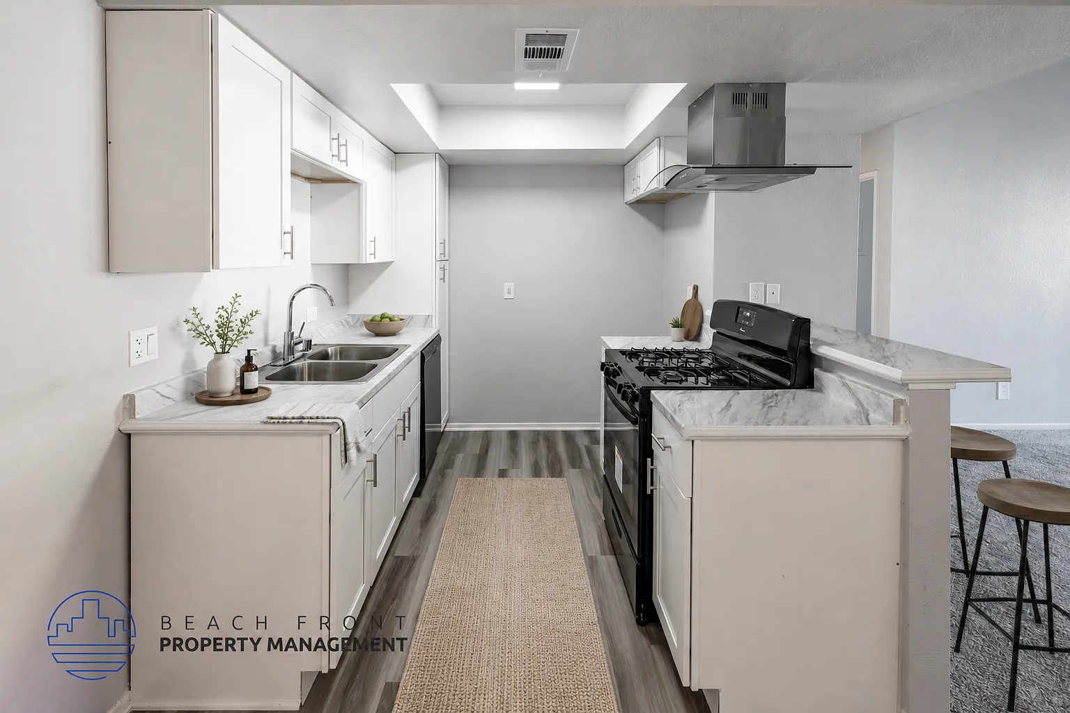 619 E. Riverside Dr. — Photo 2
