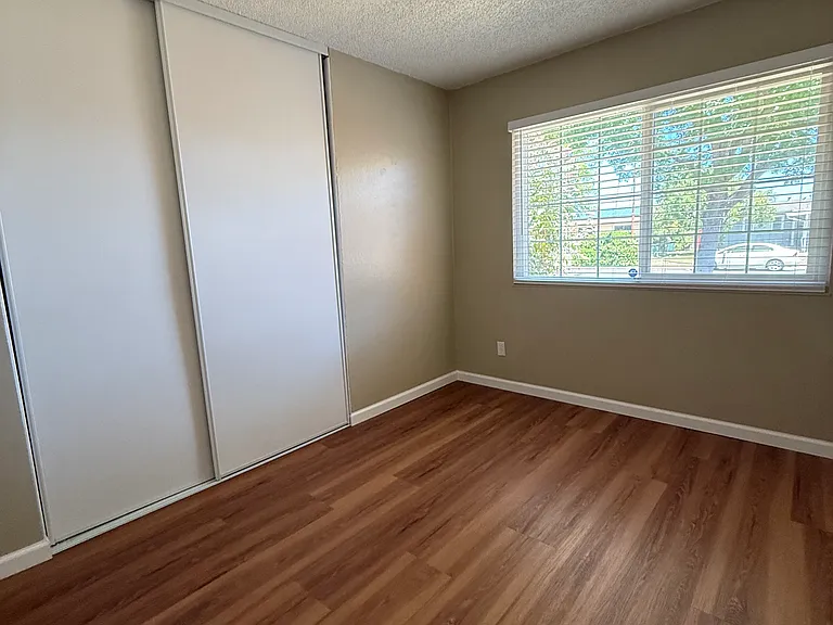 2041 Robin Dr — Photo 14