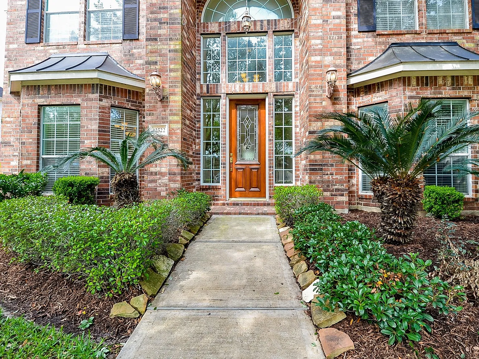 4 bed, 3.5 bath, 3874 sqft, $4,000 — Photo 2