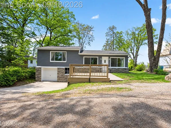 3980 Ben Hur Dr, Brighton, MI 48114
