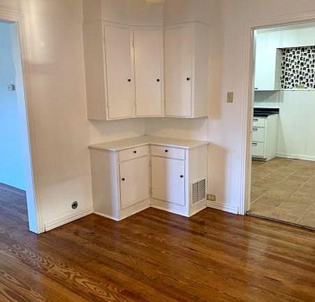 5th image of 303 E Avenue E