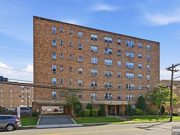 4th image of 25 Jefferson St APT 2F