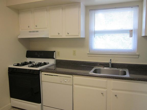 2nd image of 3 Kensington Cir APT H