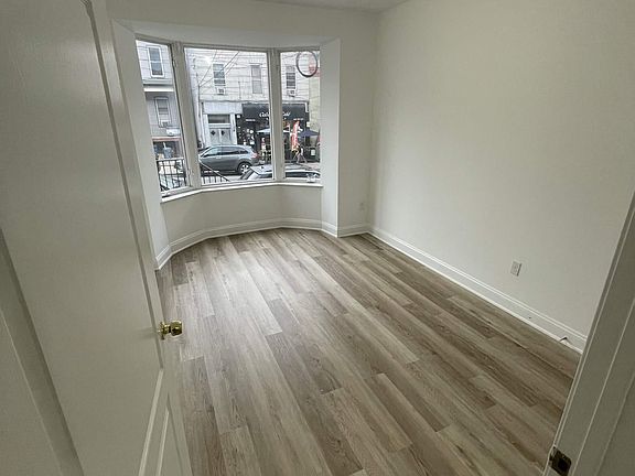 4th image of 111 Hutton St APT 1L