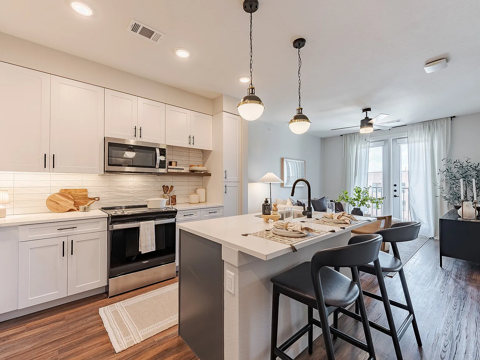 Tisdale at Lakeline Station Apartments — Photo 2