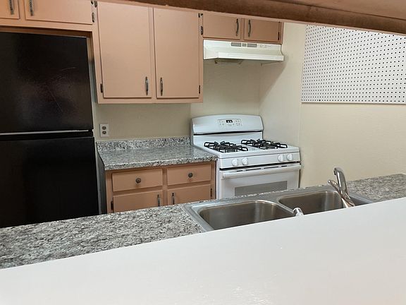 5th image of 809 Plumpton Dr