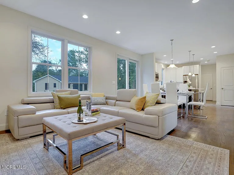 909 Bloomfield Ave — Photo 23