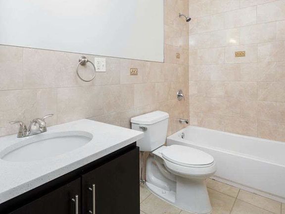5th image of 221 Manhattan Ave #4