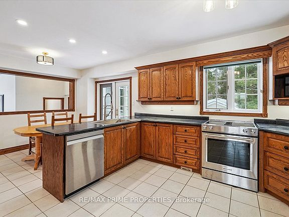 3rd image of 3016 Cole Rd