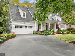 343 E Granada Ave, Hershey, PA 17033