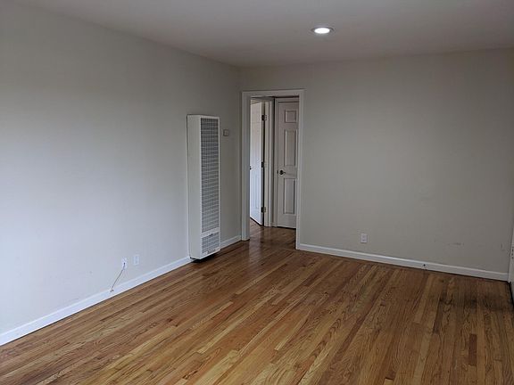 5th image of 400 Tyrella Ave #B