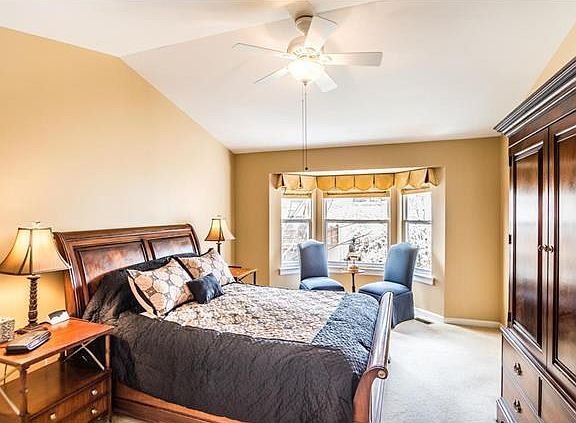 Spacious master w bat window and vaulted ceiling