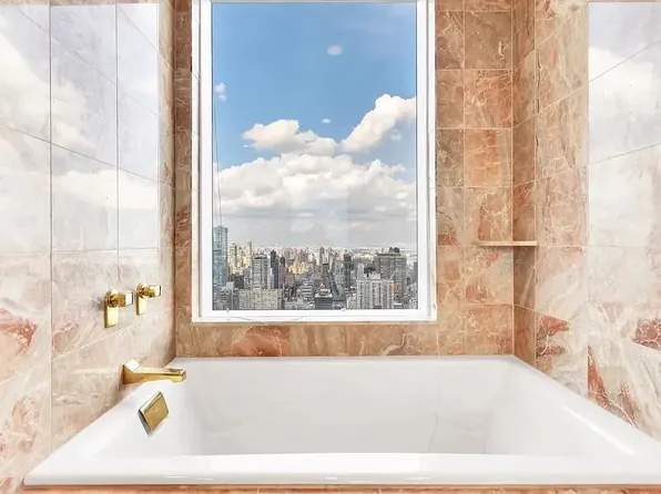 845 United Nations Plaza image 7 of 12