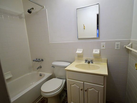 2nd image of 506 E 5th St APT 4