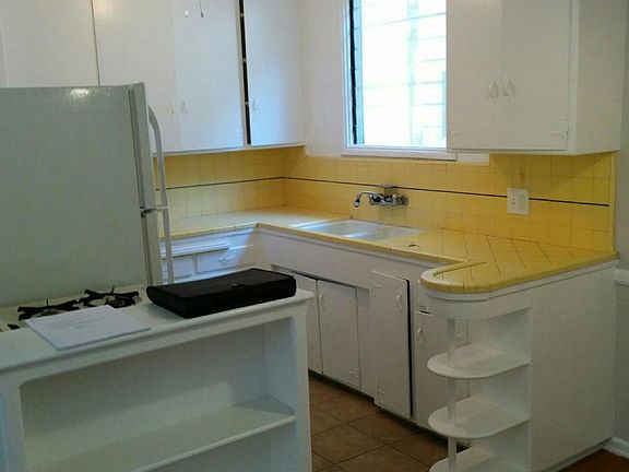 4th image of 224 S Buena Vista St APT B