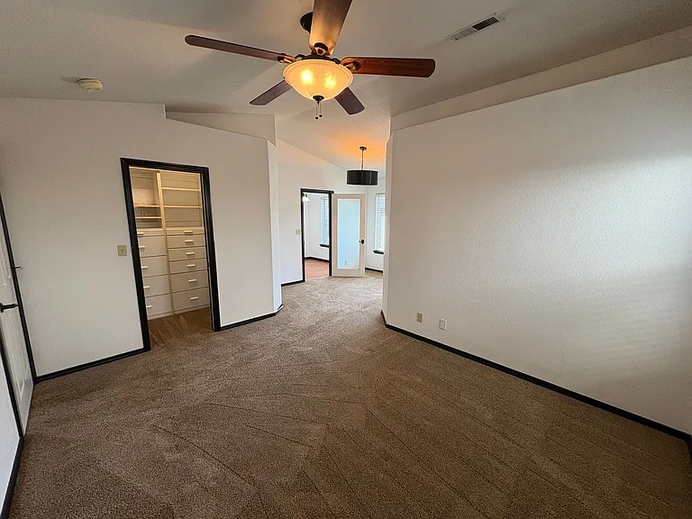 1031 N Crenshaw St — Photo 24