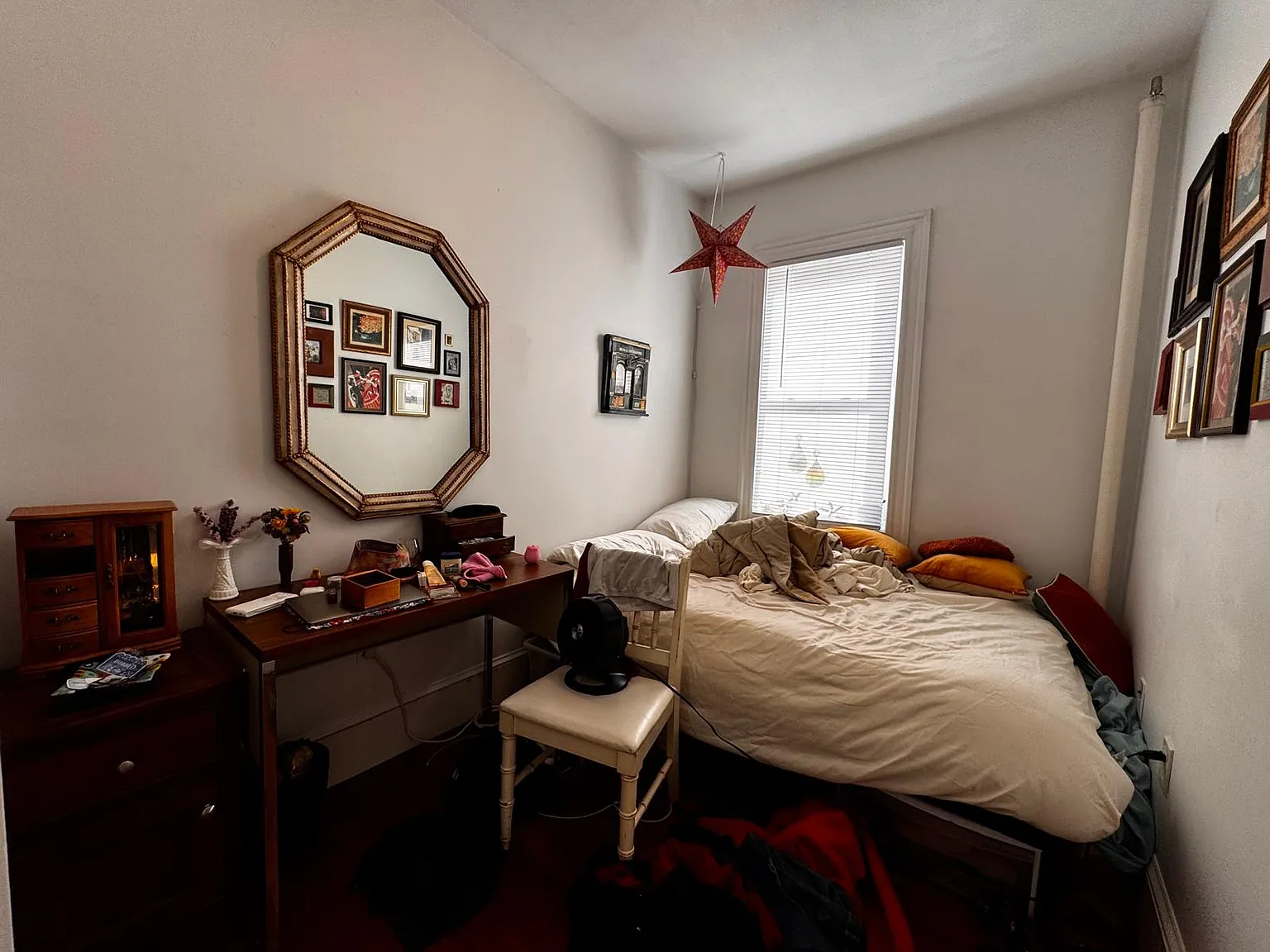 3 bed, 900 sqft, $4,350 — Photo 3
