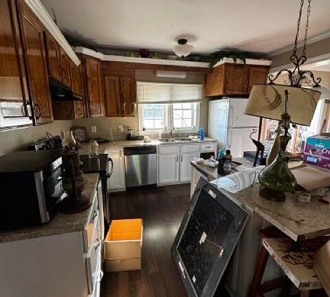 2nd image of 440 Fountaintown Road
