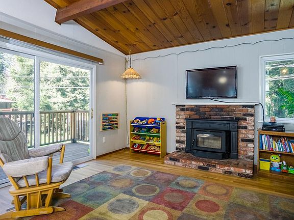 2nd image of 290 Acorn Dr