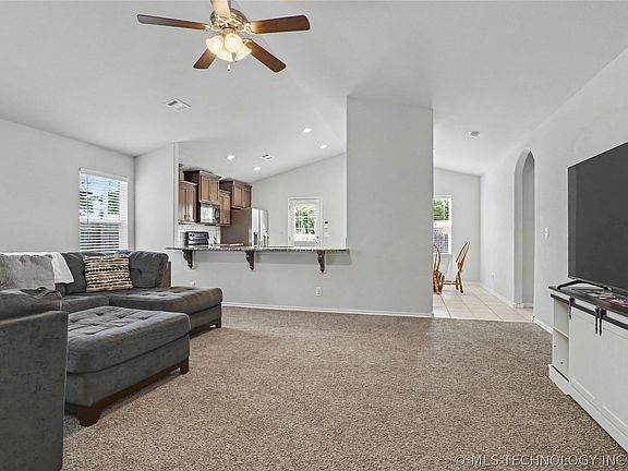 4th image of 9018 S 253rd East Ave
