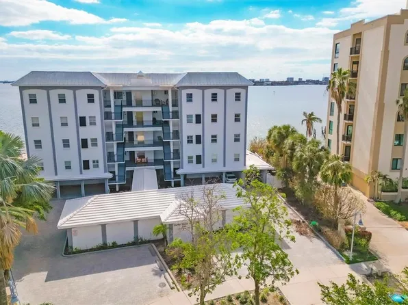 400 Golden Gate Point #33, Sarasota, FL 34236