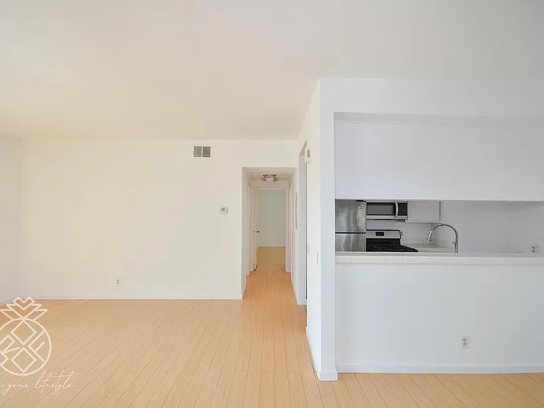 1727 Glendon Ave #104 — Photo 3