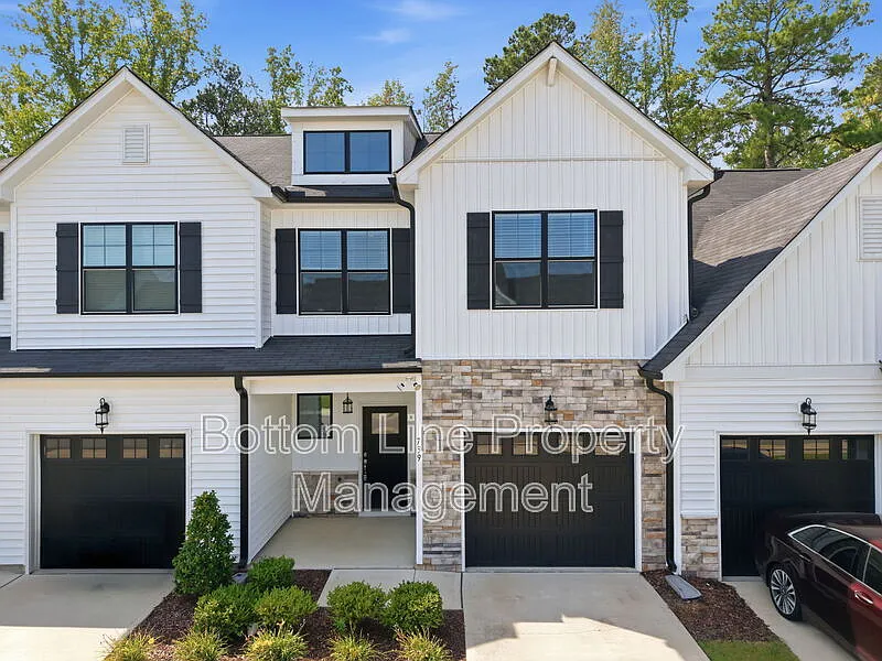 3 bed, 2.0 bath, 1738 sqft, $1,895 — Photo 1