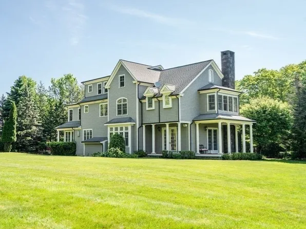 2 Stonegate Ln, Dover, MA 02030
