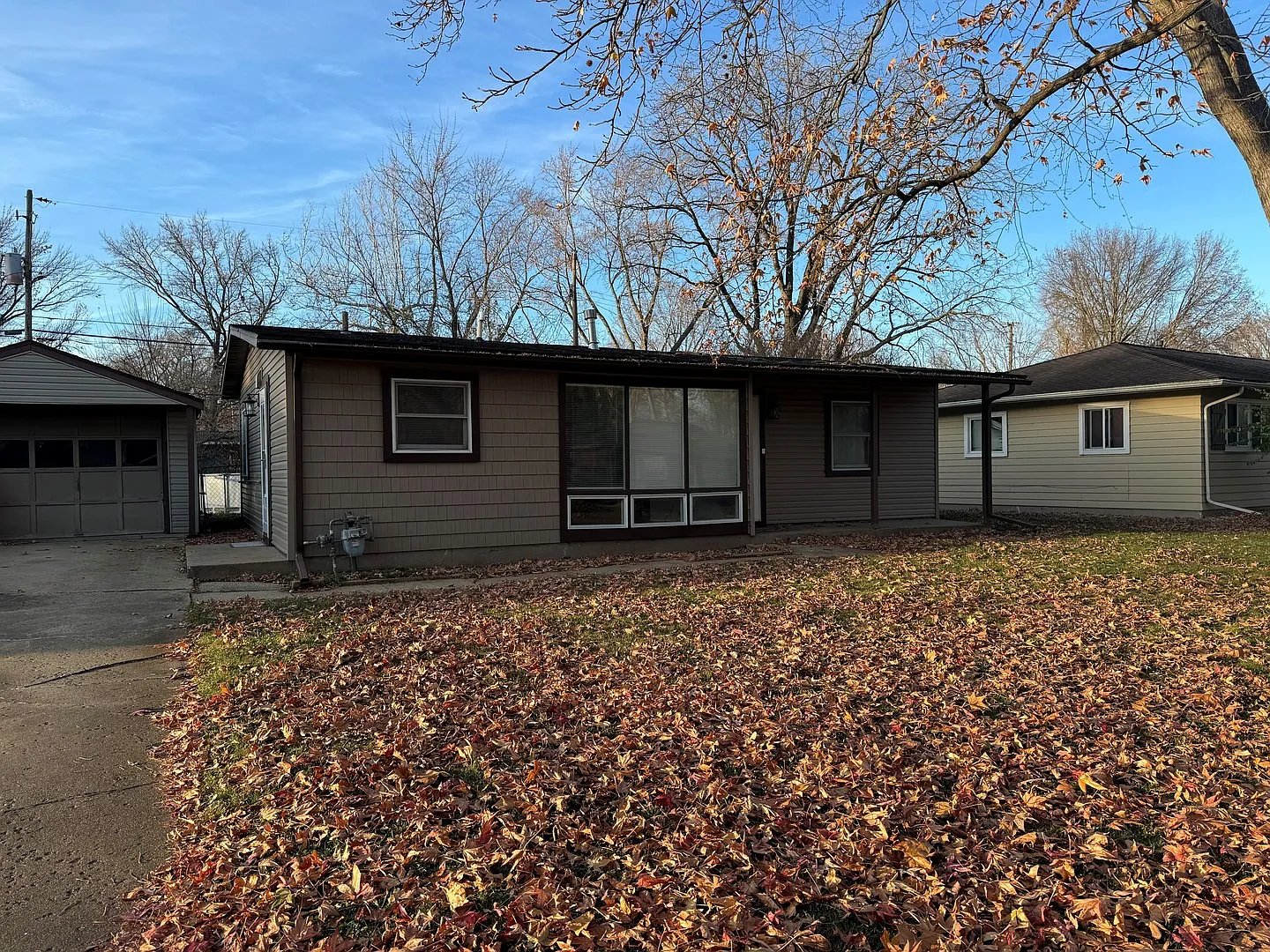 1413 Rosewood Dr photo 1