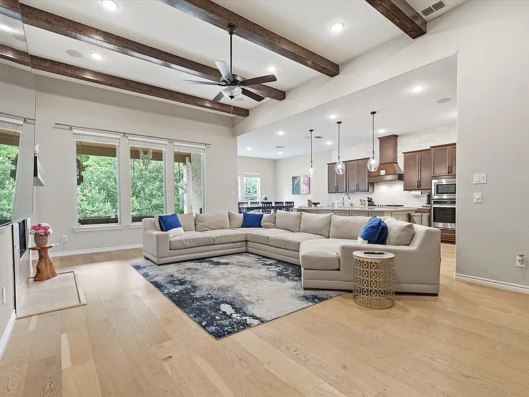 616 Lake Cove Dr — Photo 9