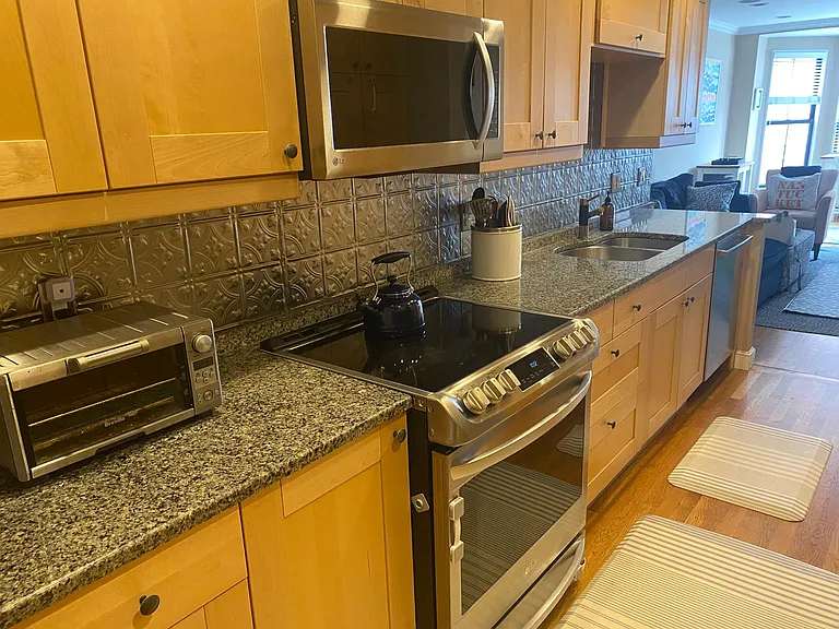 6 Clarendon St #302 — Photo 6