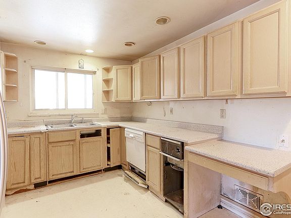 5th image of 2443 Zion St