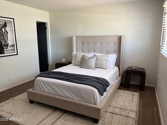 5th image of 945 E LILAC Drive