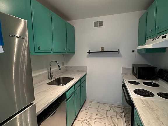 5th image of 1105 Massachusetts Ave APT 10C