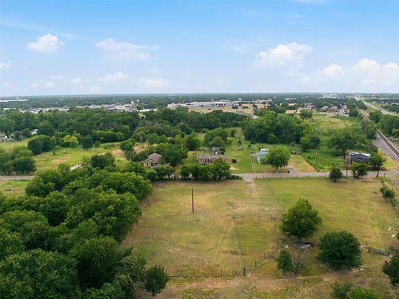 4th image of 4112 Pecan Ln