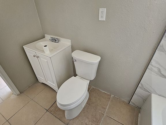 5th image of 966 E Elma St