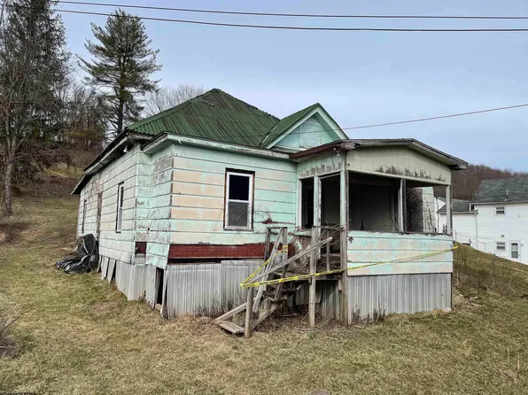 30 Dolan St, Salem, WV 26426