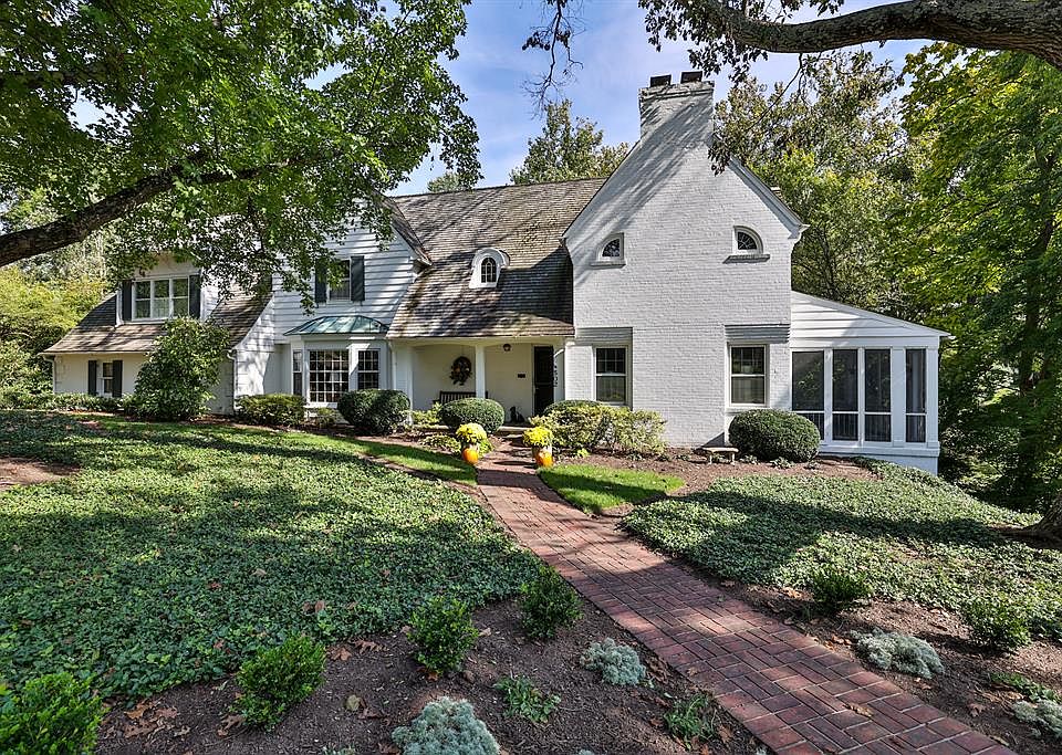 1st image of 502 Larchmont Dr