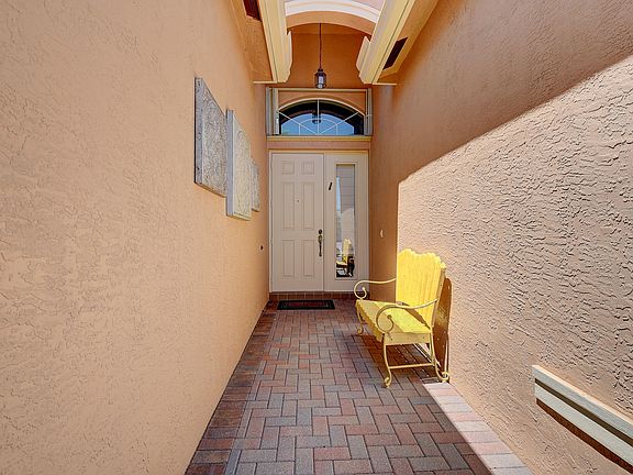 Home For Sale In Valencia Reserve