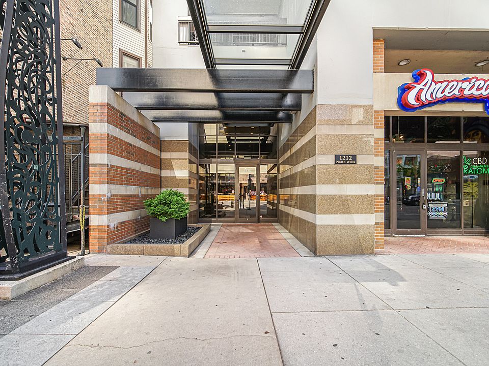 1212 N Wells