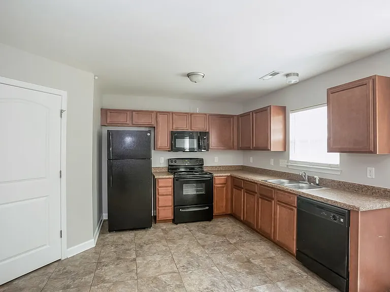 1029 Ramsgate Dr SW — Photo 7