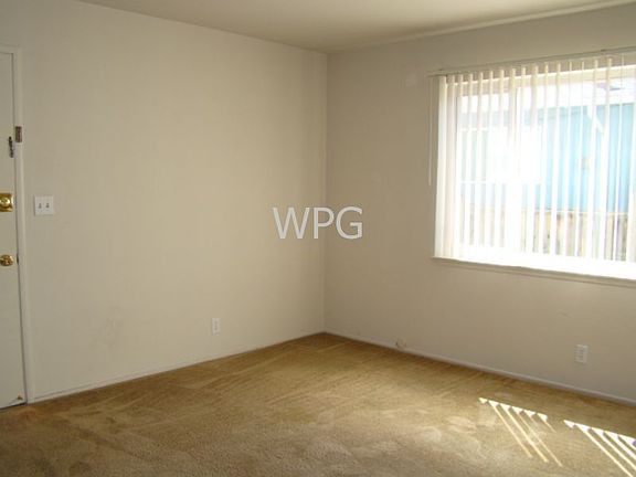 3rd image of 971 Whitethorne Dr APT B
